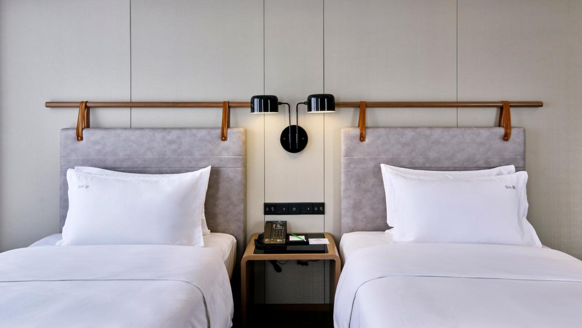 Holiday Inn Guangzhou South Lake Hotel - Ideal For Business & Leisure Exterior foto